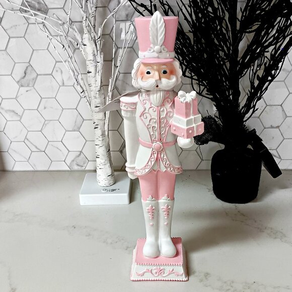 NEW! SHABBY CHIC SWEET NUTCRACKER DECOR - Picture 5 of 5